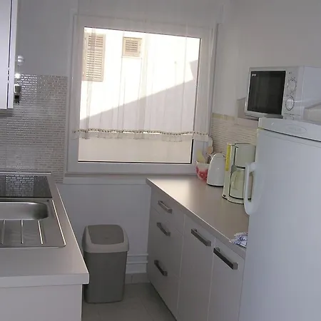 Comfy In Vinkuran With The Nearby Apartment *