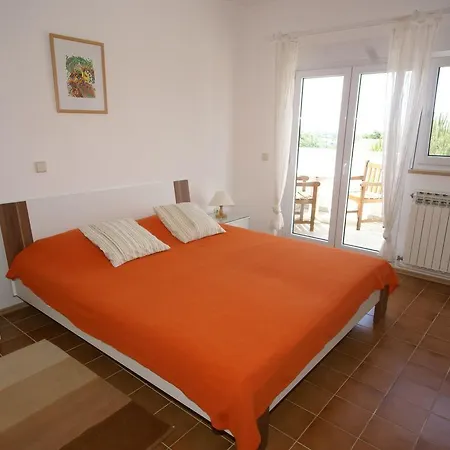 Comfy In Vinkuran With The Nearby Apartment *