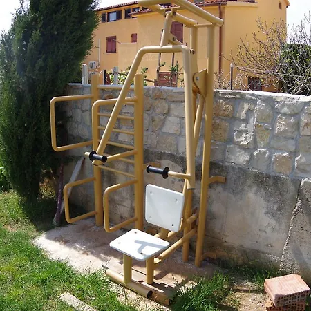 Comfy In Vinkuran With The Nearby Apartment